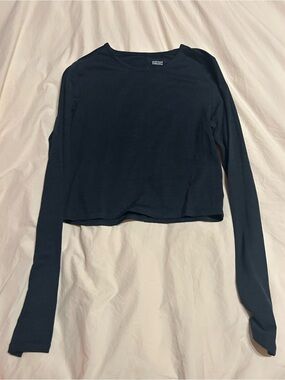Girlfriend Collective Long Sleeve Crop Top in Navy Blue